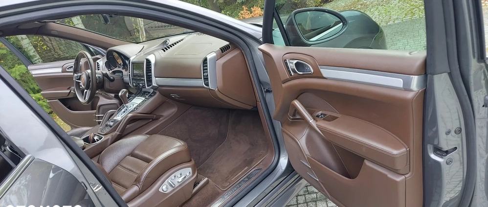 Porsche Cayenne cena 165000 przebieg: 182000, rok produkcji 2015 z Międzychód małe 667